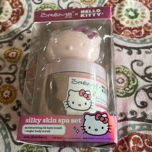 The CRÈME shop X HELLO KITTY silky skin spa set